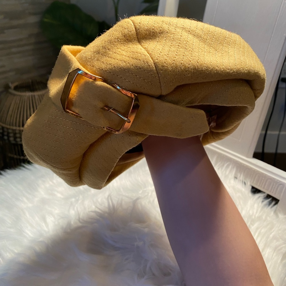 EUC CUTE VINTAGE YELLOW BERET